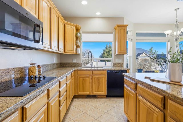 21411 S Clodfelter, Kennewick, WA 99338