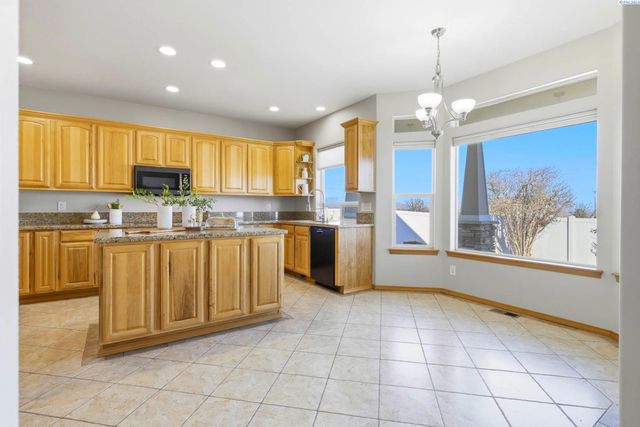 21411 S Clodfelter, Kennewick, WA 99338