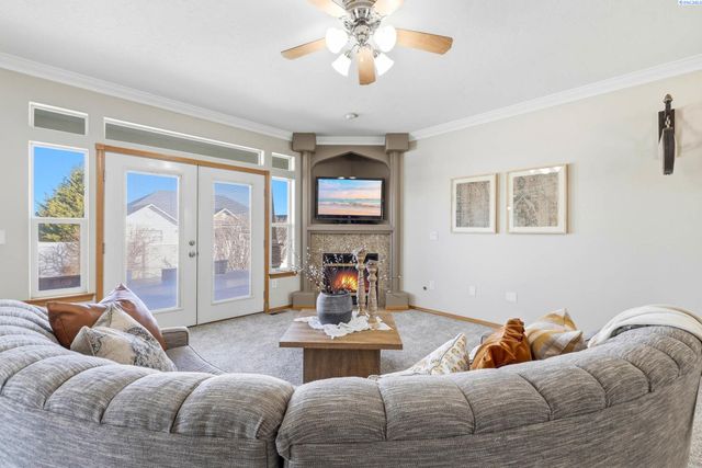 21411 S Clodfelter, Kennewick, WA 99338