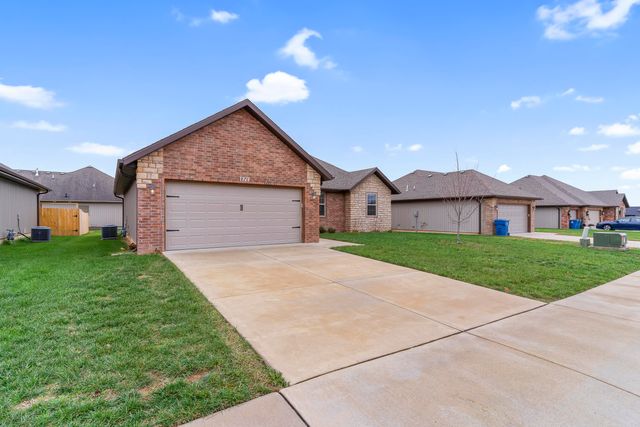 876 E Ozark Jubilee Road, Nixa, MO 65714