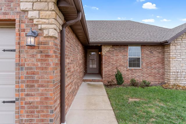 876 E Ozark Jubilee Road, Nixa, MO 65714
