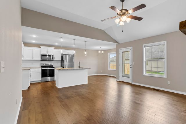 876 E Ozark Jubilee Road, Nixa, MO 65714