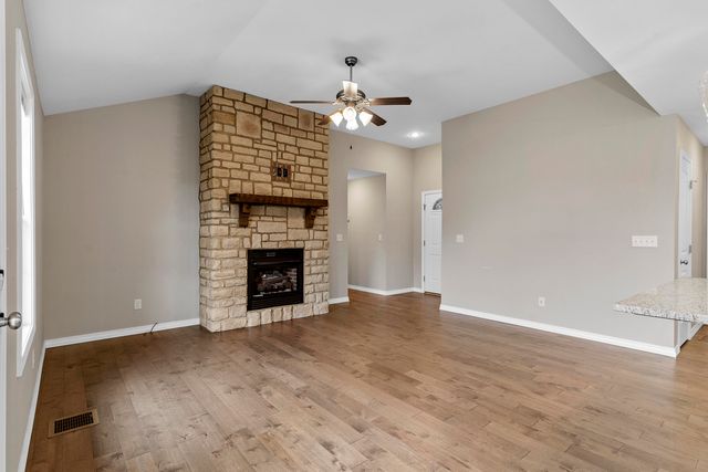 876 E Ozark Jubilee Road, Nixa, MO 65714