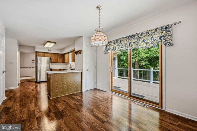 102 AVIGNON CT, Newark, DE 19702