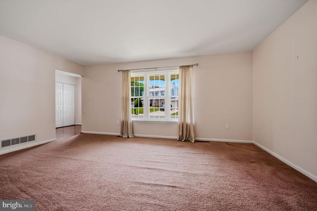 102 AVIGNON CT, Newark, DE 19702