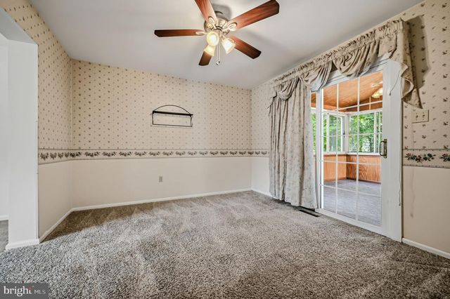 102 AVIGNON CT, Newark, DE 19702