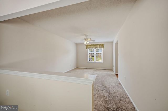 102 AVIGNON CT, Newark, DE 19702