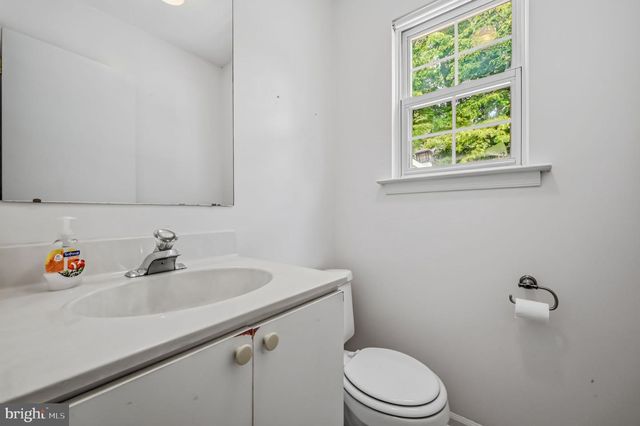 102 AVIGNON CT, Newark, DE 19702