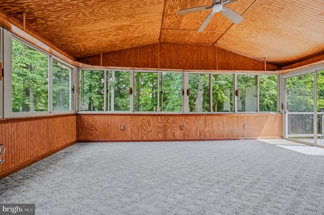 102 AVIGNON CT, Newark, DE 19702