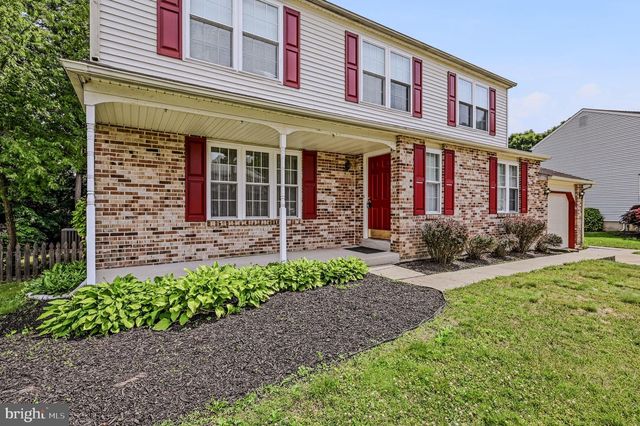 102 AVIGNON CT, Newark, DE 19702