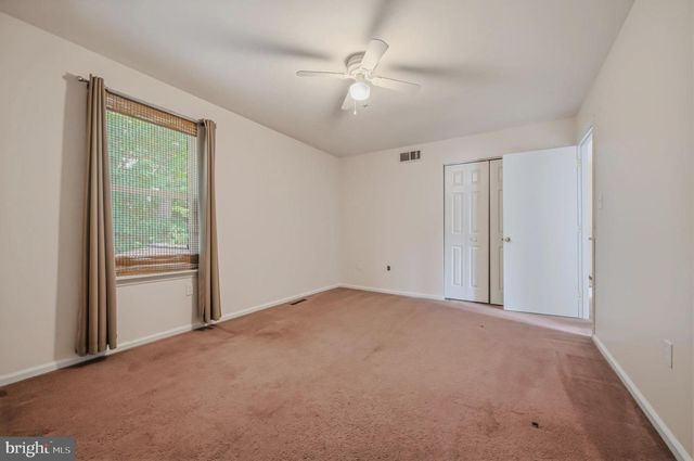 102 AVIGNON CT, Newark, DE 19702