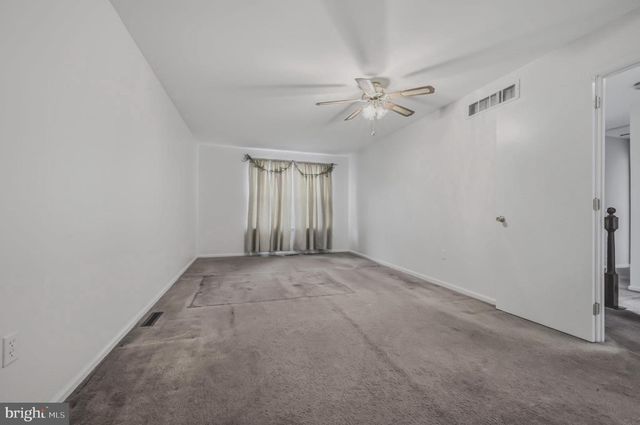 102 AVIGNON CT, Newark, DE 19702