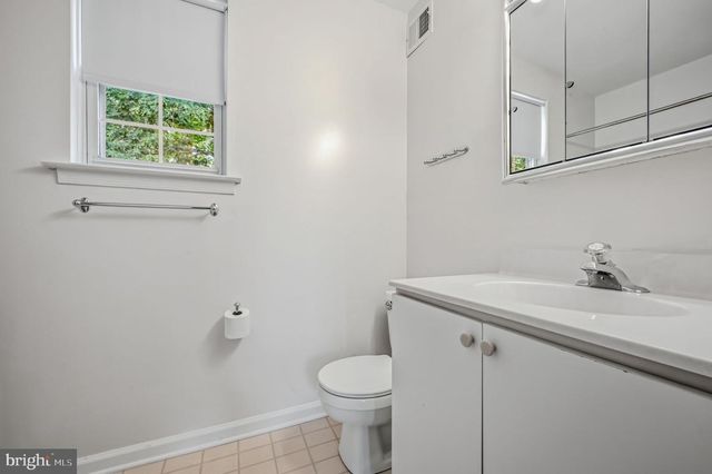 102 AVIGNON CT, Newark, DE 19702