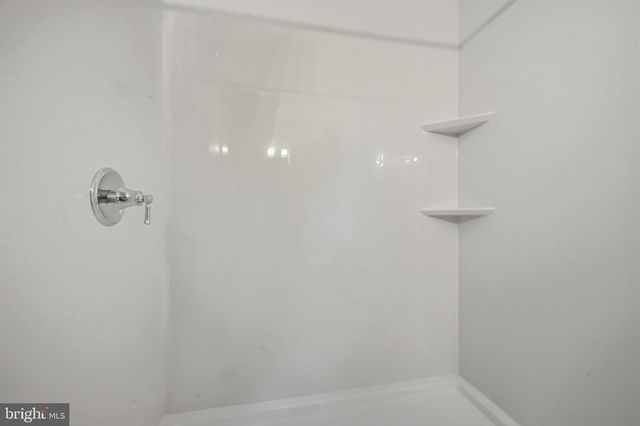 102 AVIGNON CT, Newark, DE 19702
