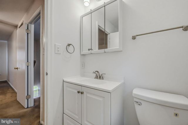 102 AVIGNON CT, Newark, DE 19702