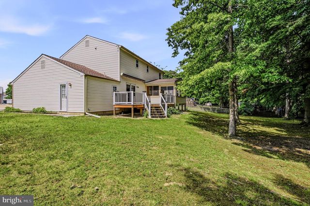 102 AVIGNON CT, Newark, DE 19702