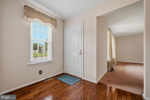 102 AVIGNON CT, Newark, DE 19702
