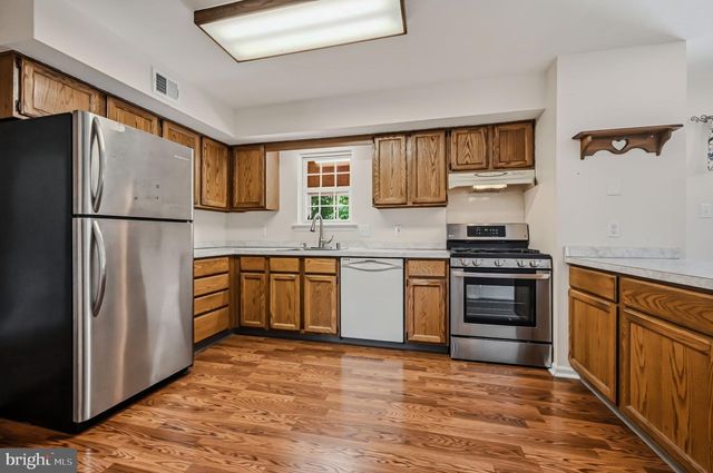 102 AVIGNON CT, Newark, DE 19702