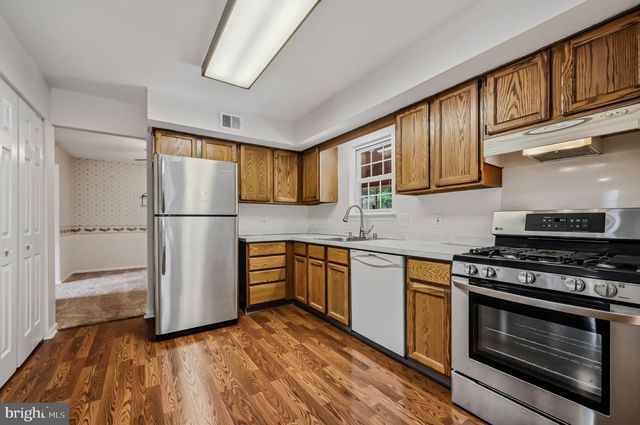 102 AVIGNON CT, Newark, DE 19702