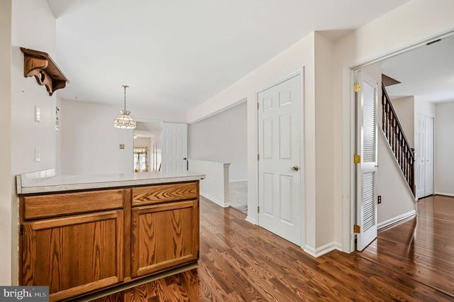 102 AVIGNON CT, Newark, DE 19702