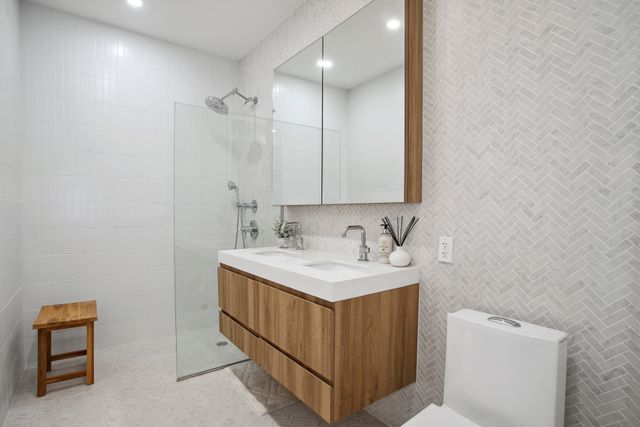 54 DUPONT Street TH1, New York City, NY 11222