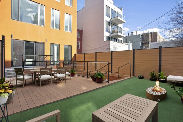 54 DUPONT Street TH1, New York City, NY 11222