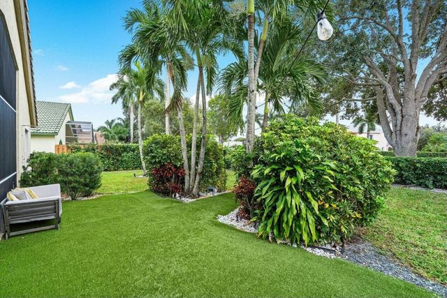 1643 Oak Berry Circle, Wellington, FL 33414