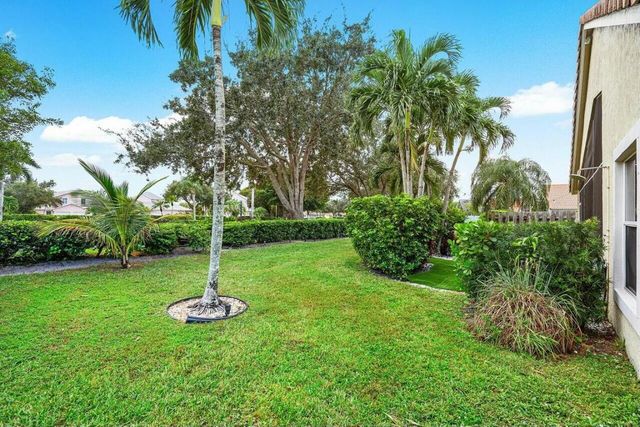 1643 Oak Berry Circle, Wellington, FL 33414