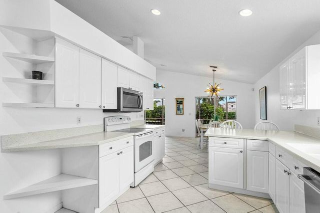 1643 Oak Berry Circle, Wellington, FL 33414