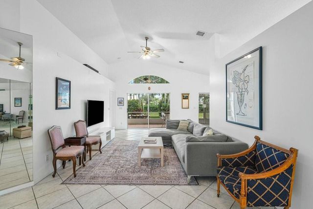 1643 Oak Berry Circle, Wellington, FL 33414