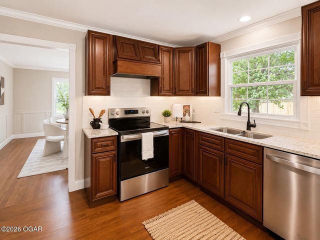 2829 W Ellison Drive, Springfield, MO 65810