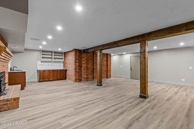 2829 W Ellison Drive, Springfield, MO 65810