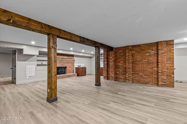 2829 W Ellison Drive, Springfield, MO 65810