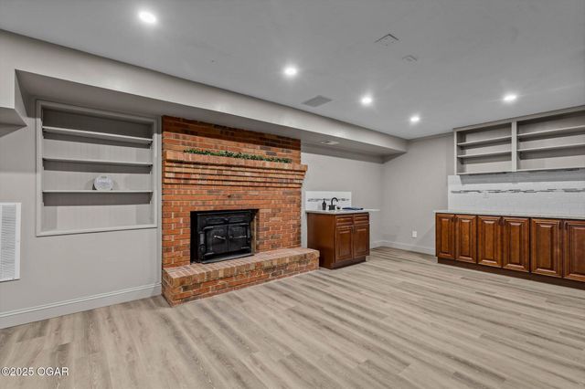 2829 W Ellison Drive, Springfield, MO 65810