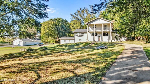 2829 W Ellison Drive, Springfield, MO 65810
