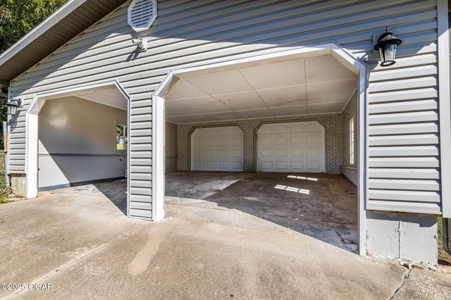 2829 W Ellison Drive, Springfield, MO 65810