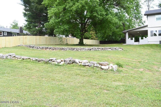 2829 W Ellison Drive, Springfield, MO 65810