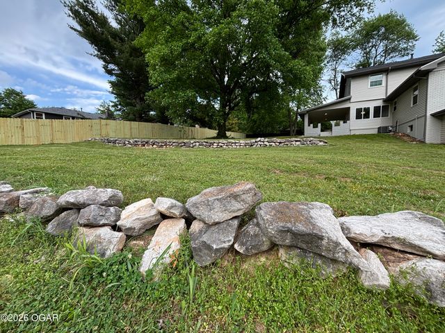 2829 W Ellison Drive, Springfield, MO 65810