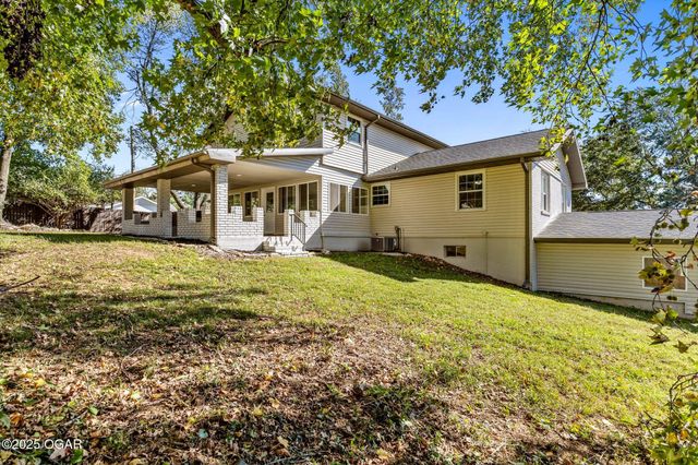 2829 W Ellison Drive, Springfield, MO 65810