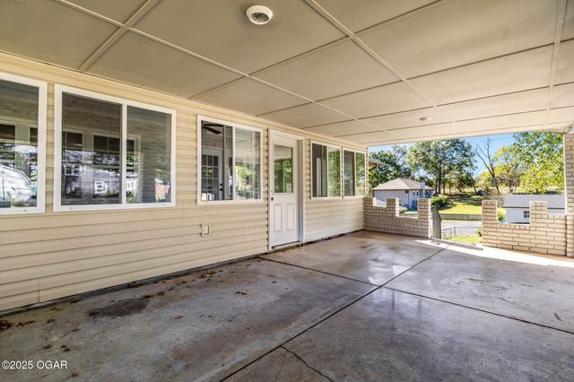 2829 W Ellison Drive, Springfield, MO 65810