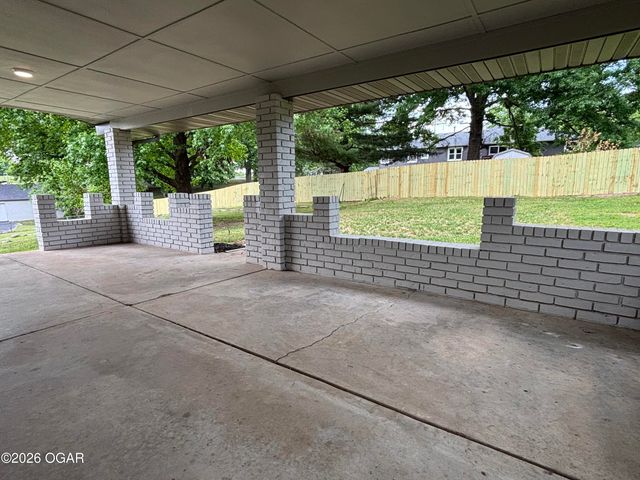 2829 W Ellison Drive, Springfield, MO 65810