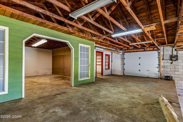 2829 W Ellison Drive, Springfield, MO 65810