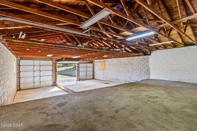 2829 W Ellison Drive, Springfield, MO 65810