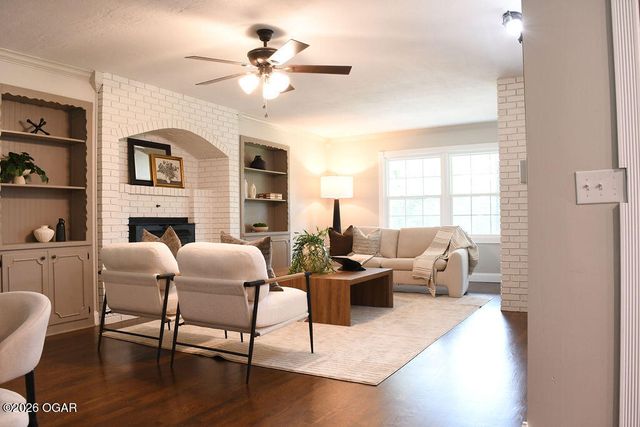 2829 W Ellison Drive, Springfield, MO 65810