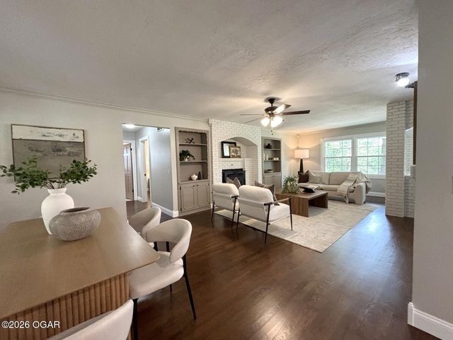 2829 W Ellison Drive, Springfield, MO 65810