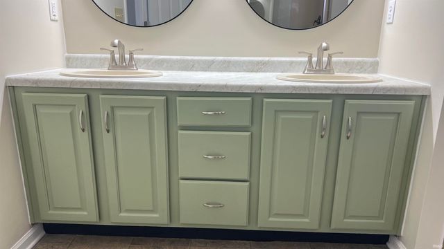 5404 W Wedgewood Lane, Muncie, IN 47304