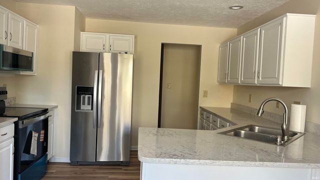 5404 W Wedgewood Lane, Muncie, IN 47304