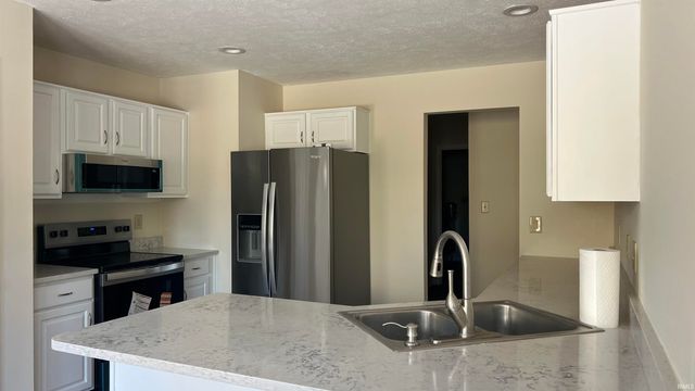 5404 W Wedgewood Lane, Muncie, IN 47304