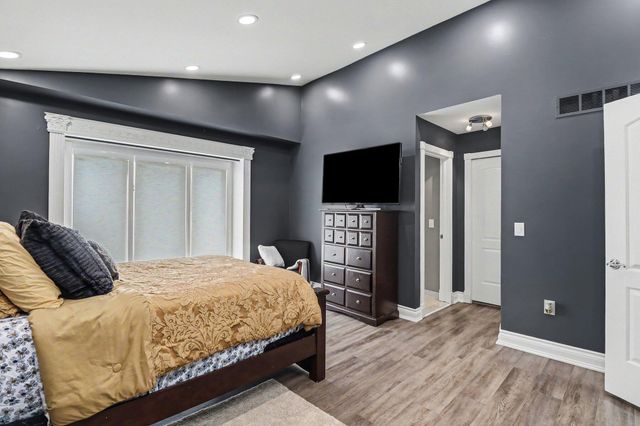 5655 Hillcrest Circle E, West Bloomfield Twp, MI 48322