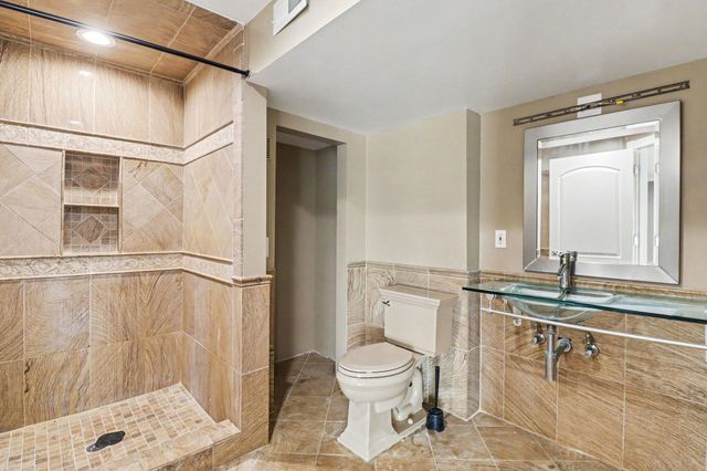 5655 Hillcrest Circle E, West Bloomfield Twp, MI 48322